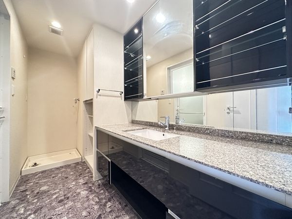 洗面設備　洗面室