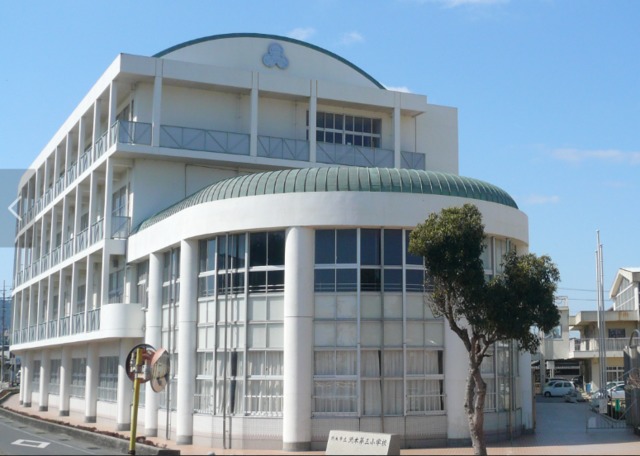 小学校　洲本市立洲本第三小学校（小学校）まで817m