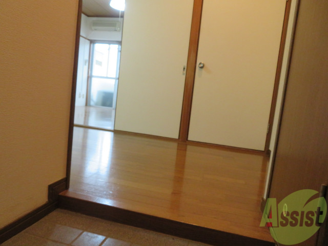 玄関　玄関の様子です。明るい印象ですね。気分もあがりそう。