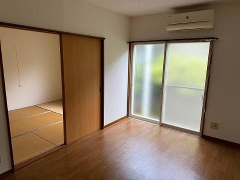 居室・リビング　室内