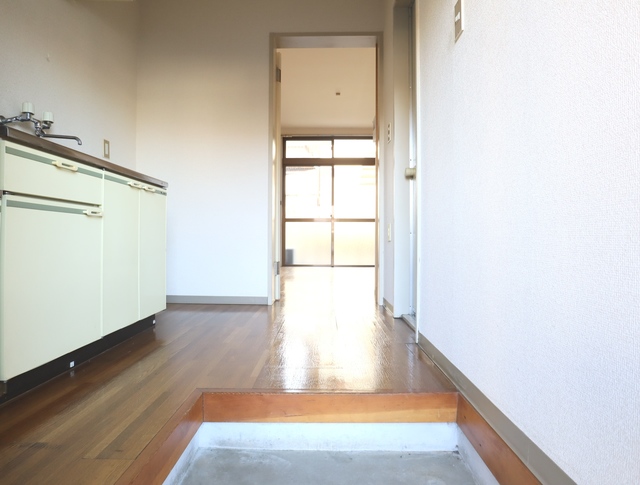 玄関　※参考画像　同建物別部屋