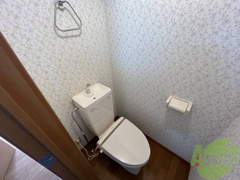 トイレ　トイレは嬉しい温水洗浄便座付になっております。