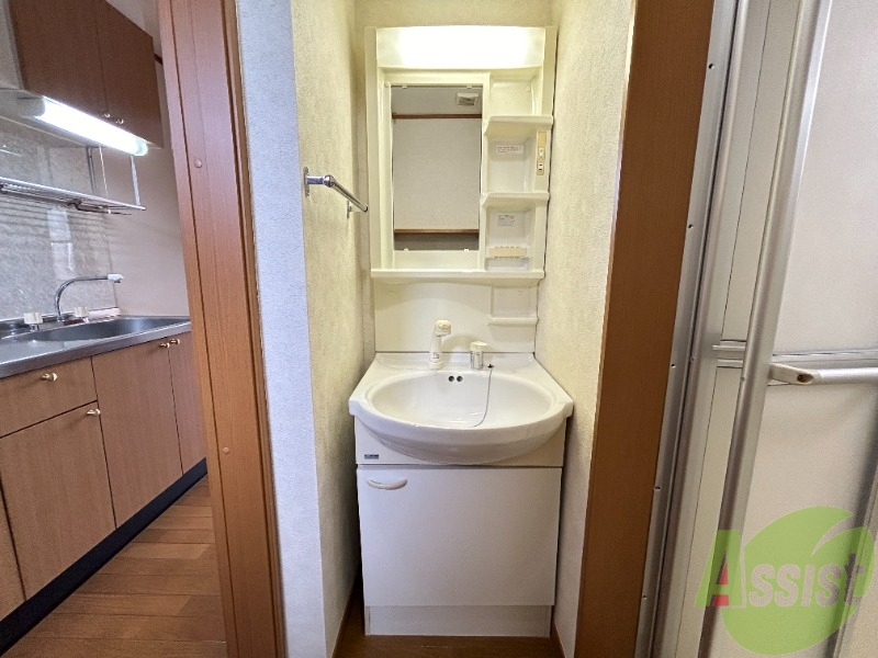 洗面設備　洗髪洗面台になります。朝の身支度にご利用下さい。