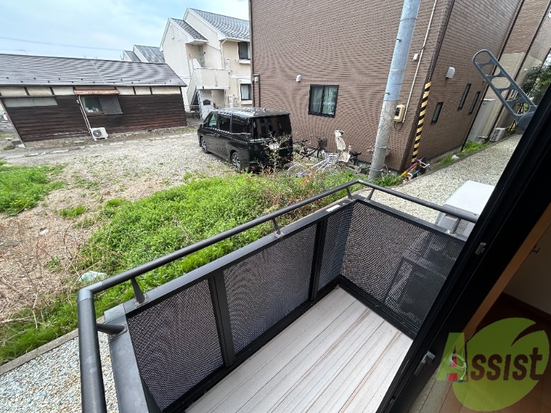 バルコニー　バルコニーは洗濯物を干しておけるスペースがあります。