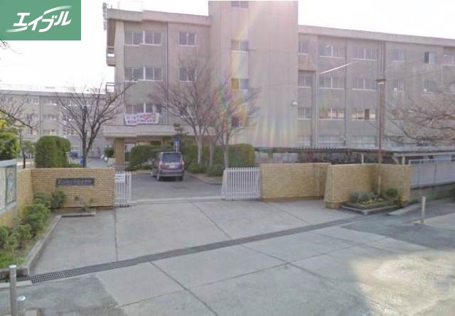 中学校　岡山市立芳泉中学校（中学校）まで1953m