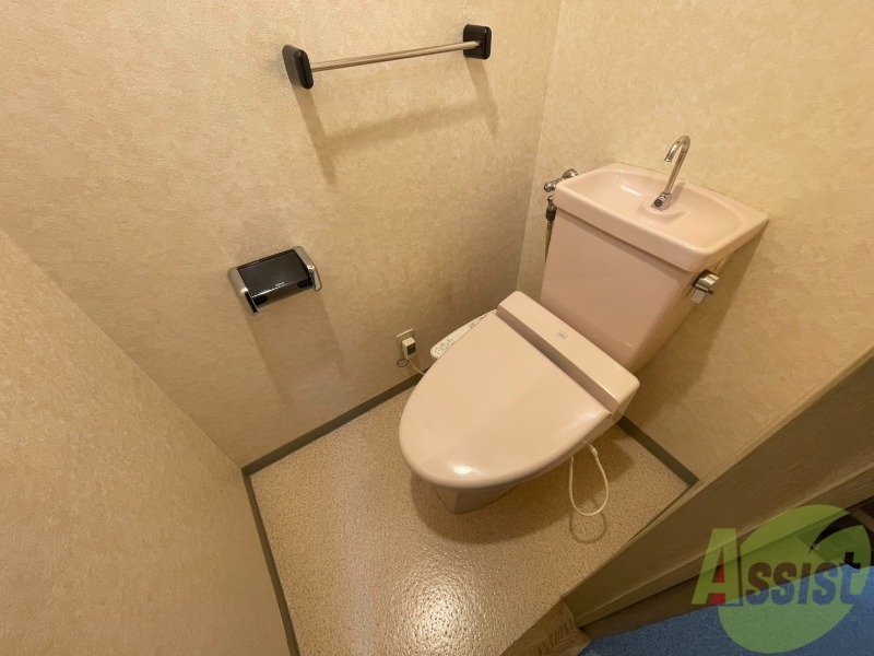 トイレ　ウォシュレット機能がついたトイレ。安心して使用できますね。