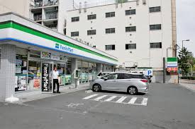 コンビニ　ファミリーマート 浪速塩草店（コンビニ）まで284m