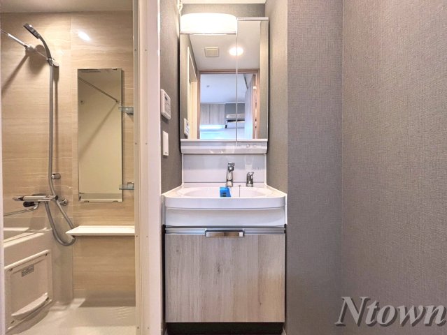 洗面設備　朝の支度にも助かる、独立の洗髪洗面化粧台