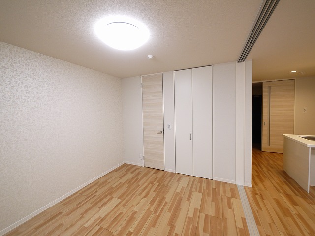 その他部屋・スペース　開放的な寝室です