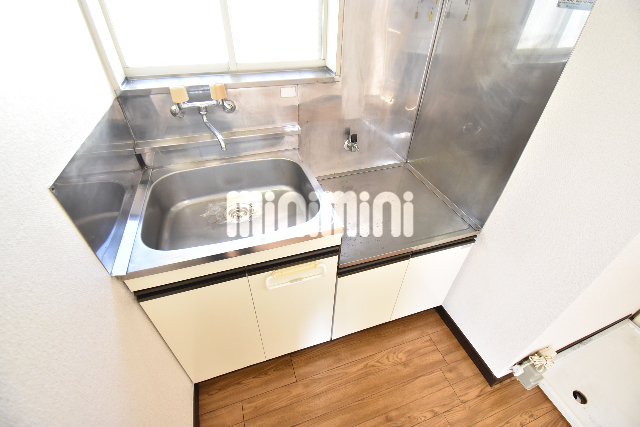 キッチン　２口コンロが置ける広めのキッチンです。