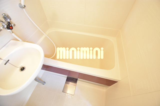 バス・シャワールーム　ゆったりとしたバスタブです。