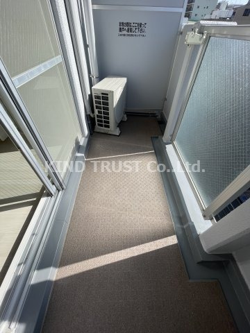 バルコニー　外からの目が気にならないバルコニーで洗濯物が干せます