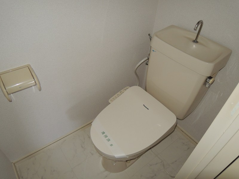 トイレ　トイレには快適な温水洗浄便座付