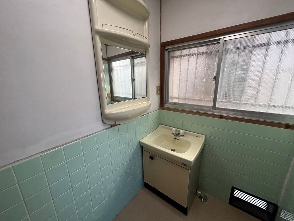 洗面設備　明るい洗面所