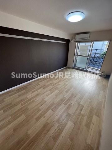 その他部屋・スペース　広くて明るい寝室