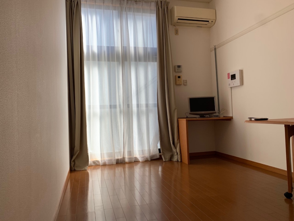 居室・リビング　2階は絨毯仕様です。