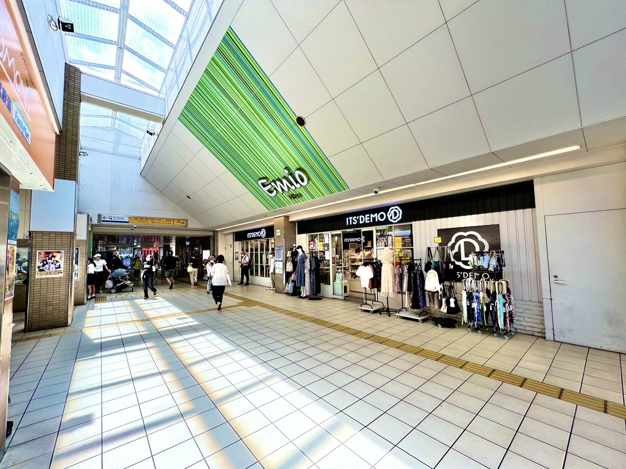 ショッピングセンター　エミオ（ショッピングセンター）まで720m