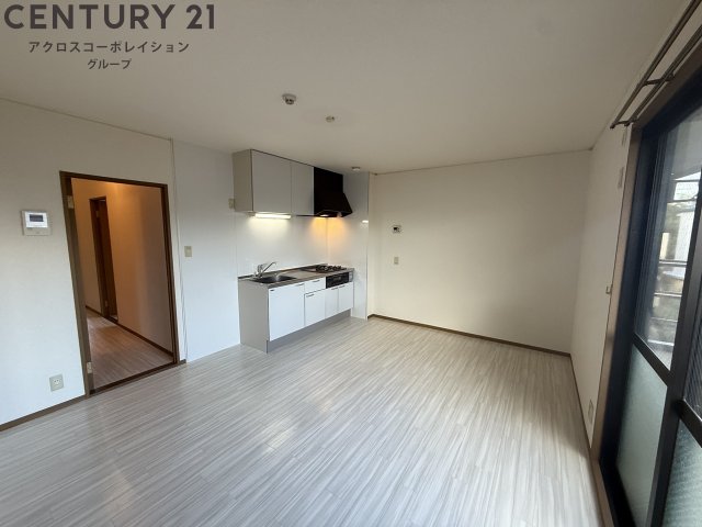 居室・リビング　白床で広々としたリビング！