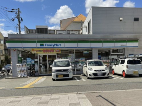 コンビニ　ファミリーマート 西宮桜谷店（コンビニ）まで606m