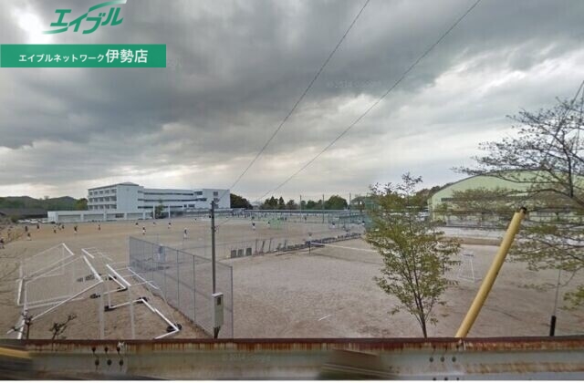 中学校　伊勢市立倉田山中学校（中学校）まで665m