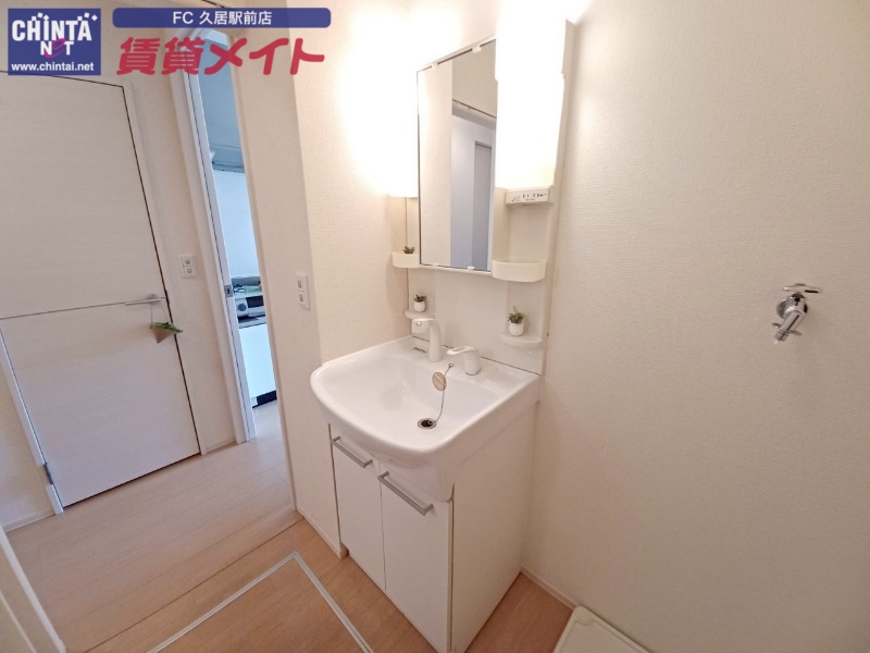 洗面設備　同型参考写真