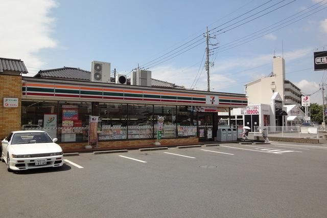 コンビニ　セブンイレブン（コンビニ）まで330m