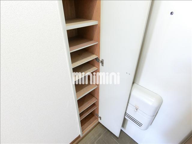 その他設備　玄関にはたっぷり靴がしまえる下駄箱もあります。