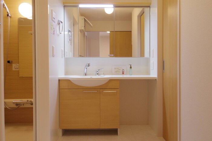 洗面設備　大型洗面化粧台