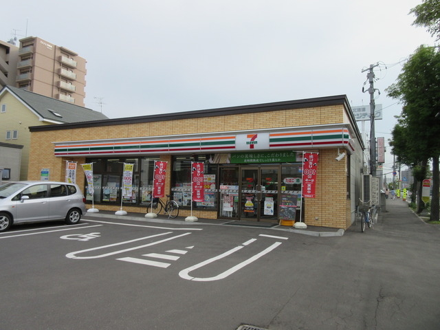 コンビニ　セブンイレブン札幌月寒東水源池通店（コンビニ）まで440m