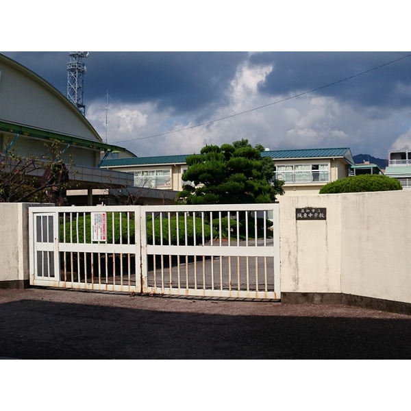 中学校　高知市立城東中学校（中学校）まで812m