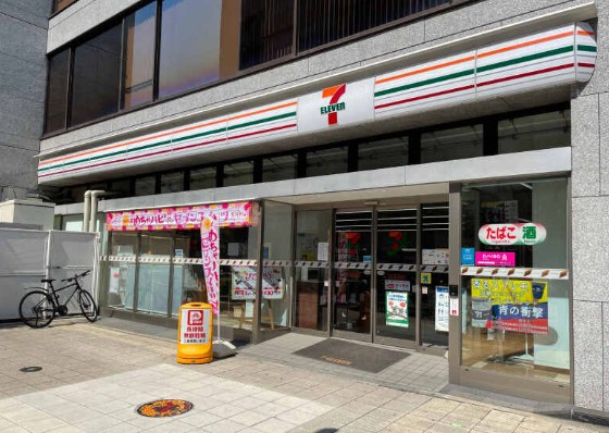 コンビニ　セブンイレブン四ツ橋立売堀店（コンビニ）まで129m