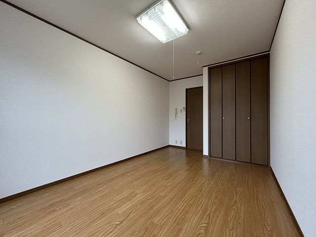 居室・リビング　同マンション別部屋