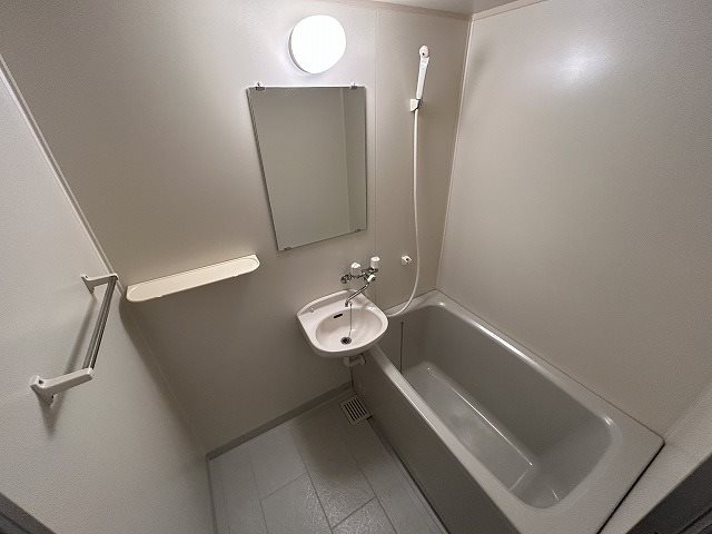 バス・シャワールーム　同マンション別部屋