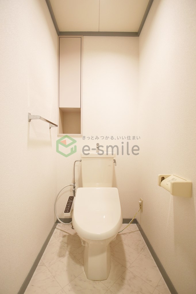 トイレ　落ち着いた色調のトイレです