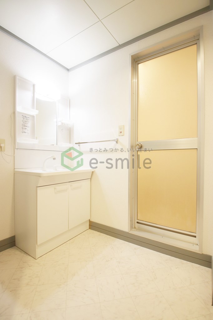 洗面設備　コンパクトで使いやすい洗面所