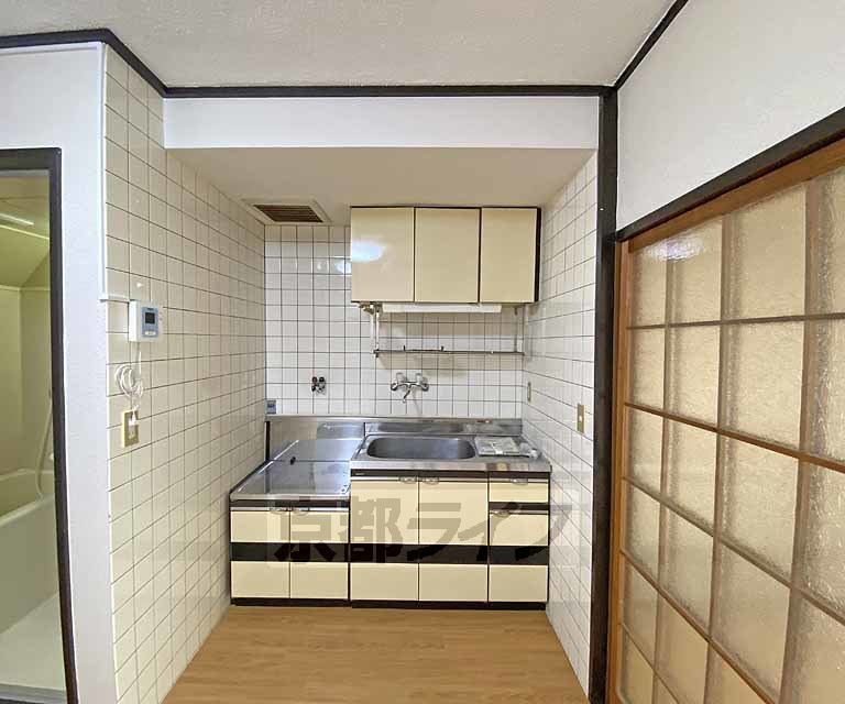 キッチン　収納たっぷりのキッチンです。