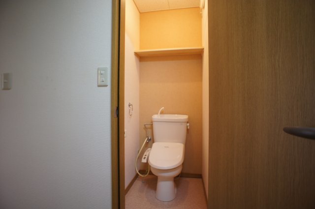 トイレ　温水洗浄便座