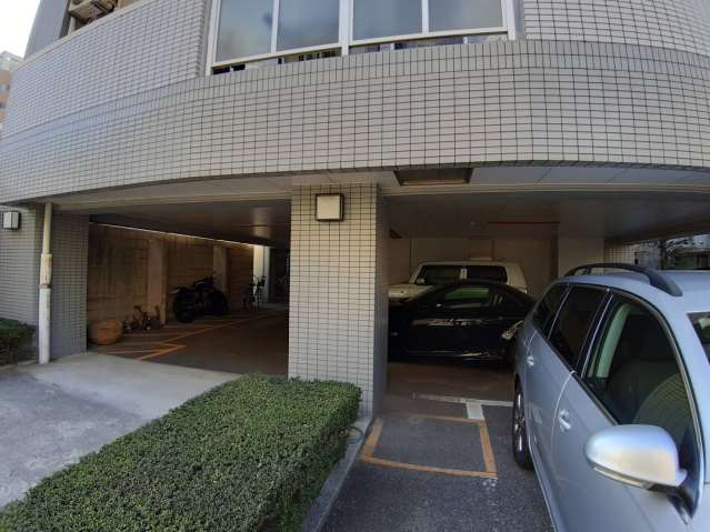 駐車場　エントランス