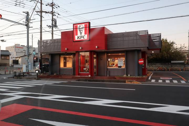 飲食店　ケンタッキーフライドチキン各務原店（飲食店）まで404m