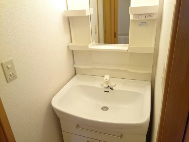 洗面設備　使いやすい洗面所です