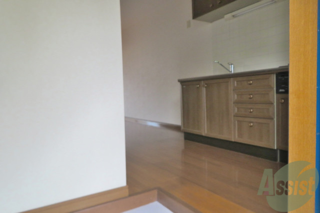 玄関　玄関から撮影しました。敷居が高くなくて安心ですね。