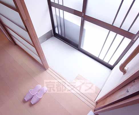 玄関　手すりが付いているので安心！