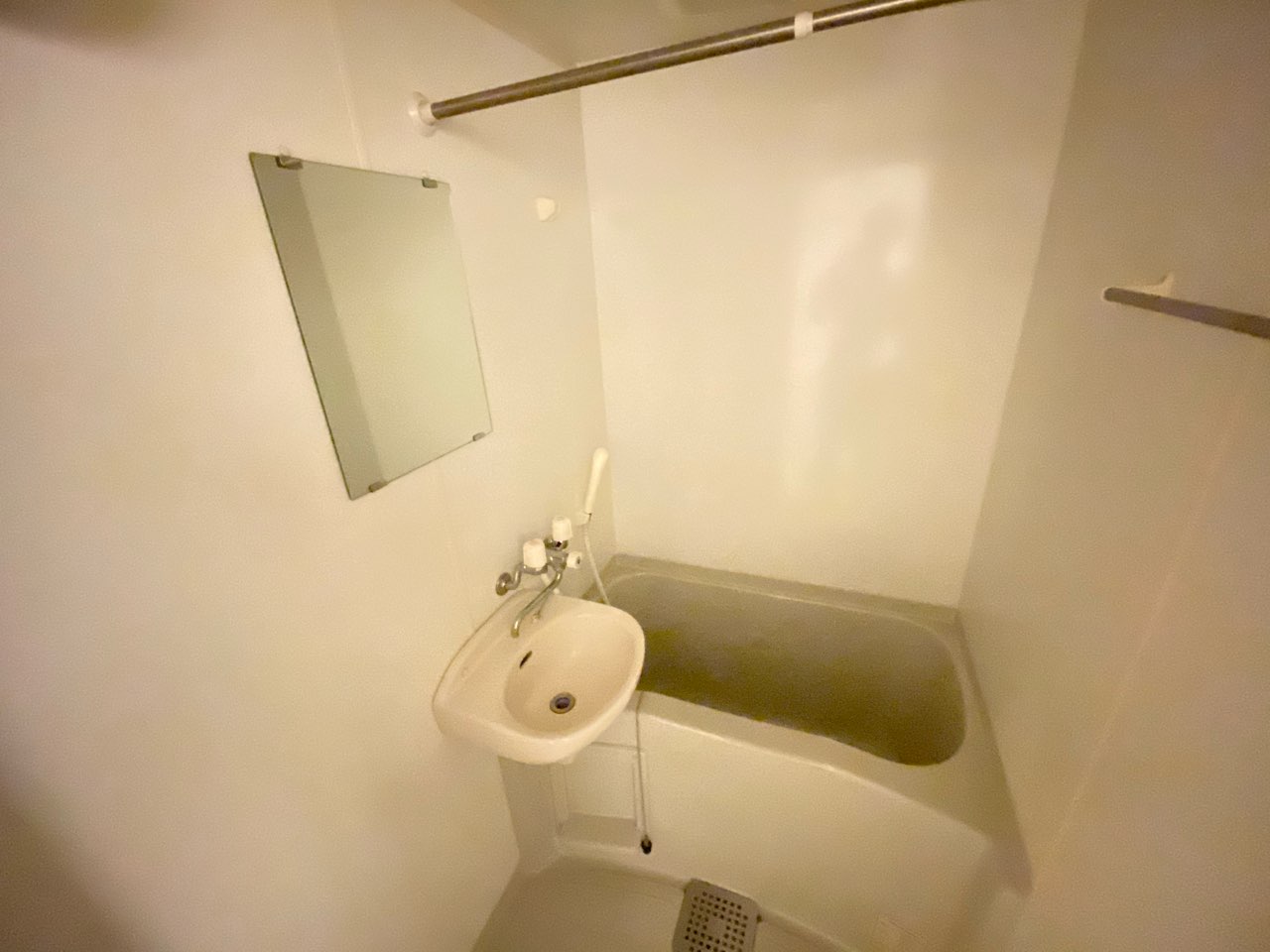 バス・シャワールーム　シンプルで機能的なユニットバスです！