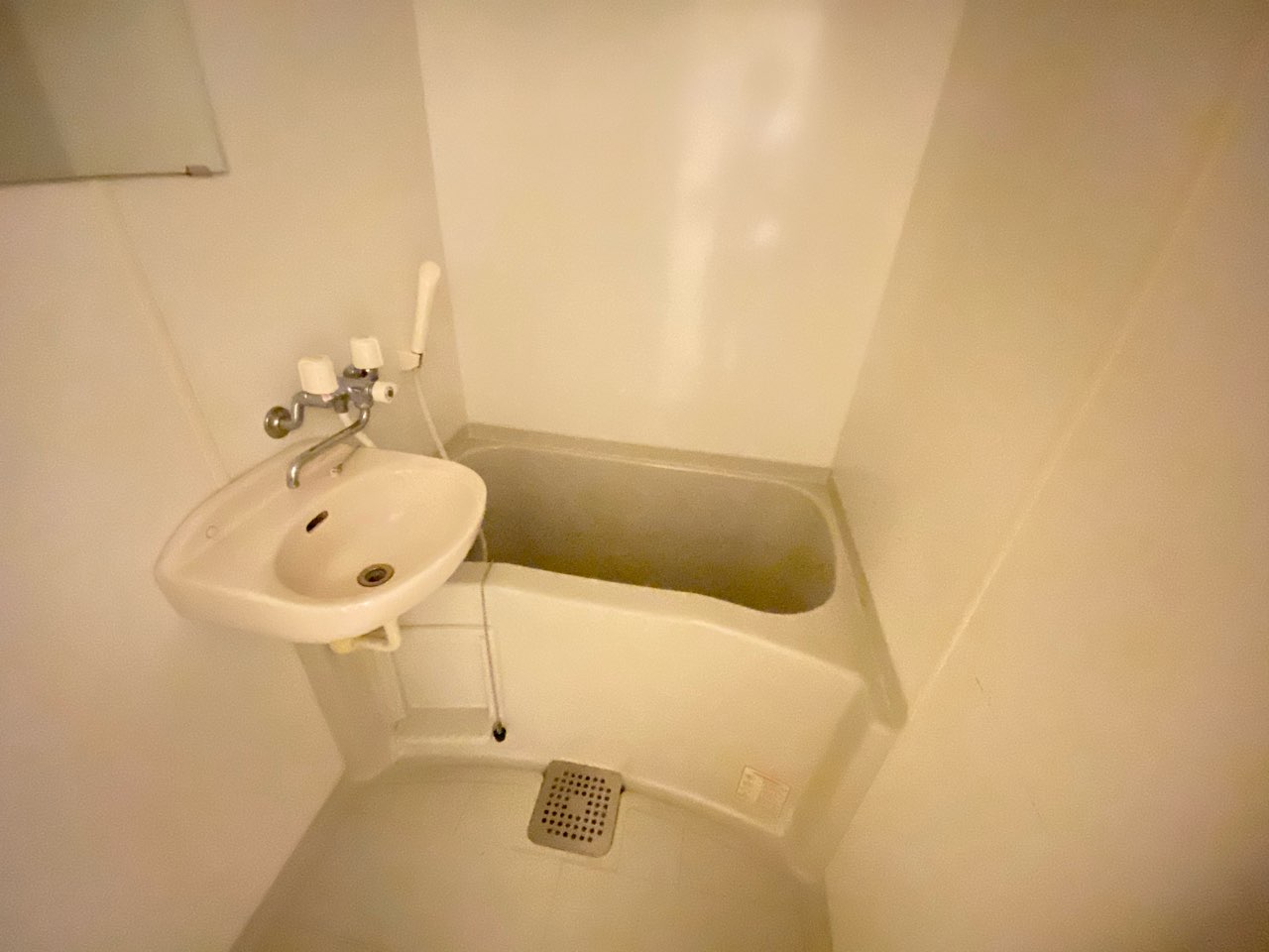 洗面設備　浴室内に洗面台付き！