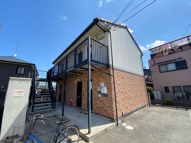 建物外観　居住者専用のごみ置き場があります。