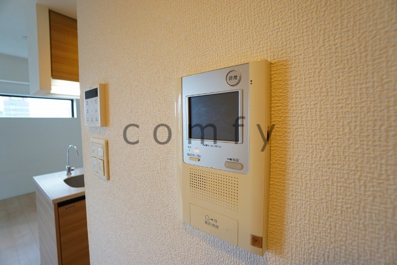 セキュリティ　モニター付きインターホン