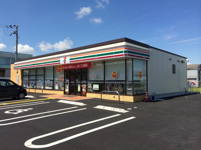 コンビニ　セブンイレブン 愛荘町市店（コンビニ）まで736m