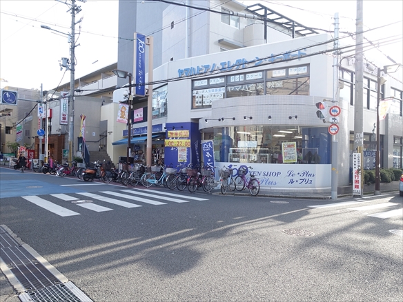ショッピングセンター　キャンドゥ瓢箪山店（ショッピングセンター）まで240m