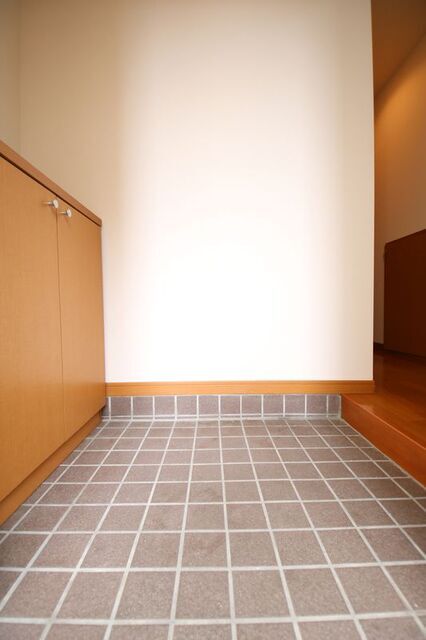 玄関　※別室の参考写真の為、現況優先です。