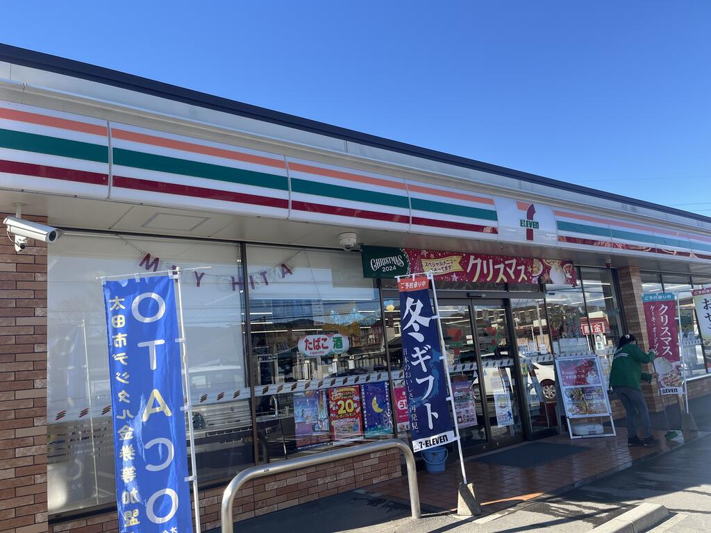 コンビニ　セブンイレブン藪塚町藪塚店（コンビニ）まで701m